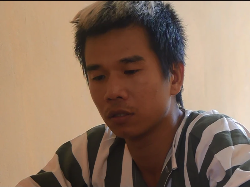 Tài khai nhận mua xăng về hăm dọa để người yêu không chia tay. 